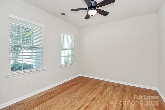 Foto del edificio - 14321 Green Birch Dr