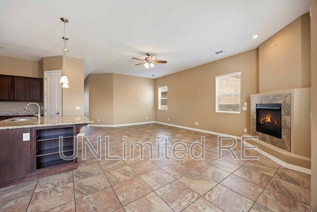 Foto del edificio - 6147 E Bower Ln