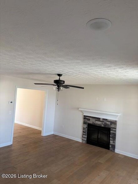 Foto del edificio - 401 Butterfield Dr
