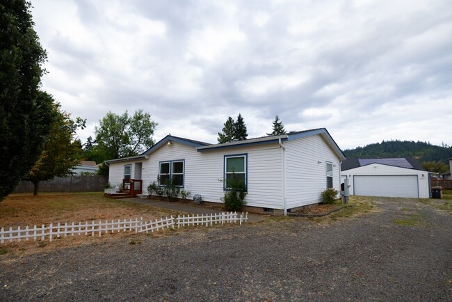 Building Photo - 2255 Fuller Ln