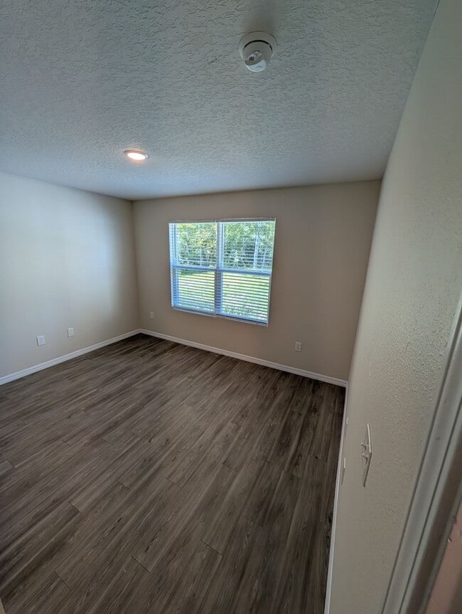 Beautiful 4-Bedroom Home in Jacksonville, FL - Beautiful 4-Bedroom Home in Jacksonville, FL