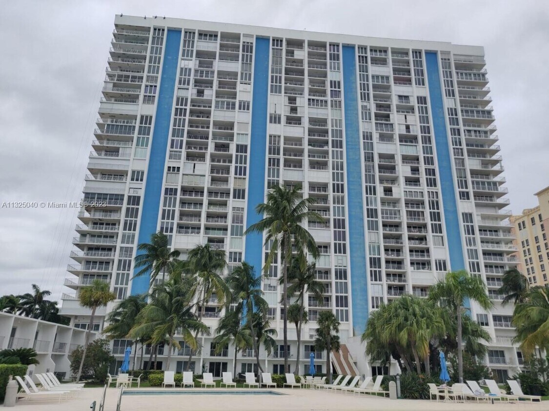 881 Ocean Dr Unit 15F, Key Biscayne, FL 33149 Condo for Rent in Key