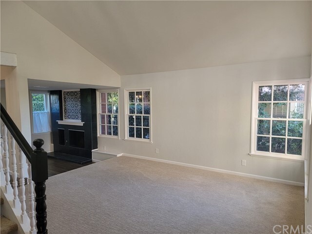 Building Photo - 13 Recodo