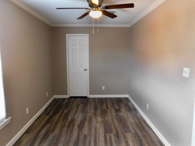 Foto del edificio - Room For Rent