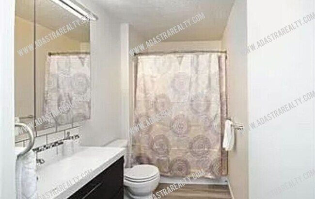 Building Photo - 1806 Gates Dr W