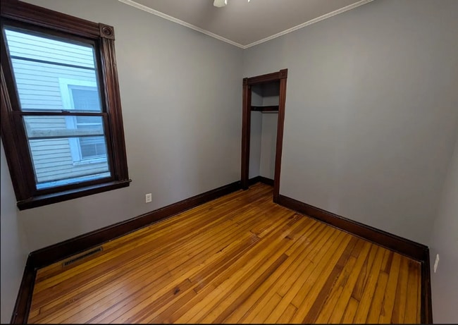 Building Photo - Beautiful 4 BR - Cohoes Available NOW!