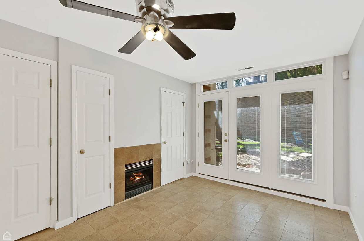 Primary Photo - 855 W Erie St
