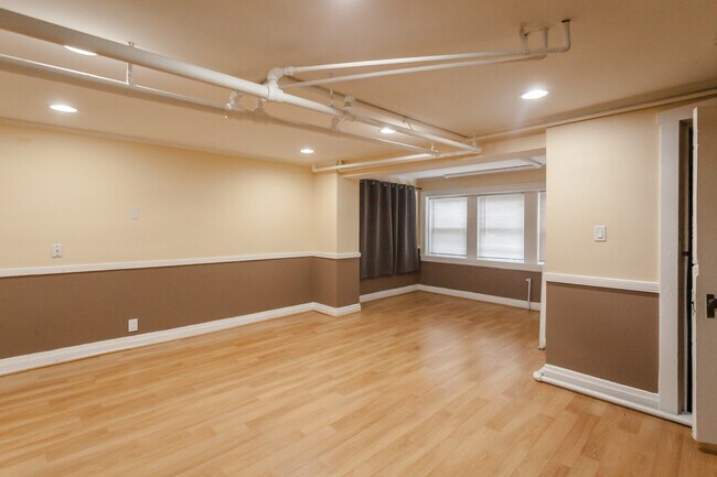 Foto del edificio - 1654 W Melrose St
