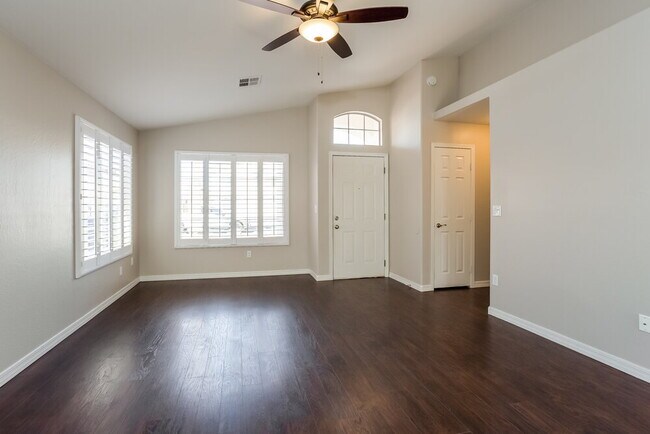 Building Photo - 867 E Morelos St