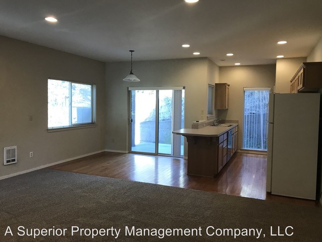 Building Photo - 1731 NE Lotus Dr