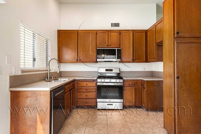 Foto del edificio - 15731 Laguna Ave