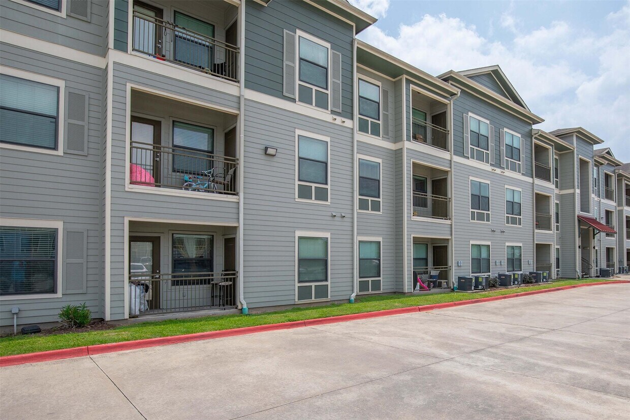 Building Photo - 2930 Plum Creek Ln
