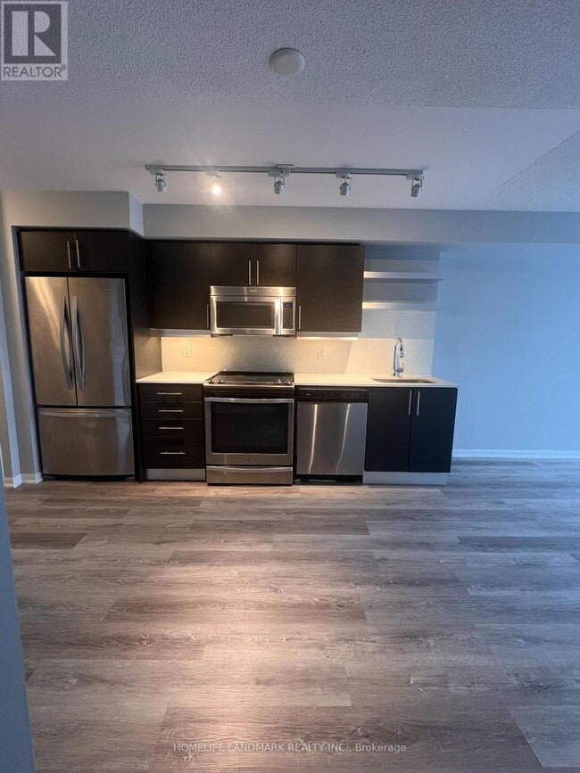 Photo du bâtiment - 400 Adelaide St E