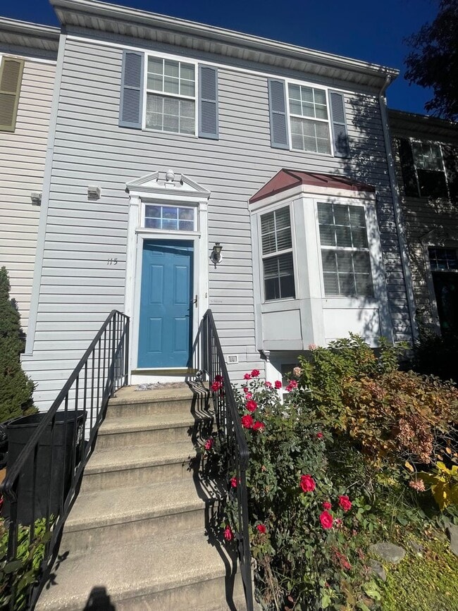 Building Photo - Available Now! Updated townhome in Havre D...