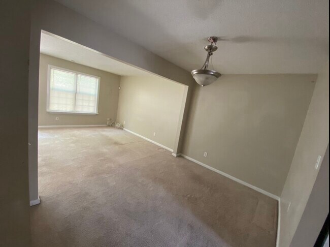 Foto del edificio - 5387 Grand Lake Crescent