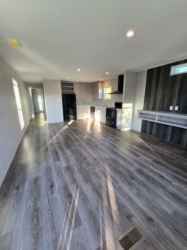 Building Photo - LEA24369 Bingham Creek Rd 2