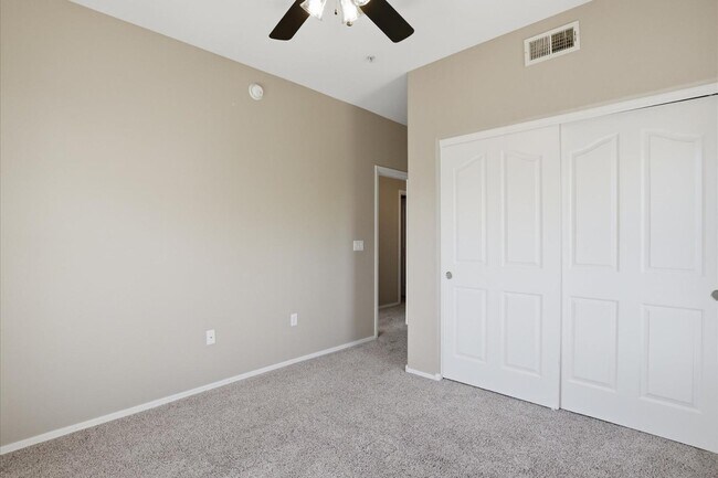 Foto del edificio - 2150 W Alameda Rd