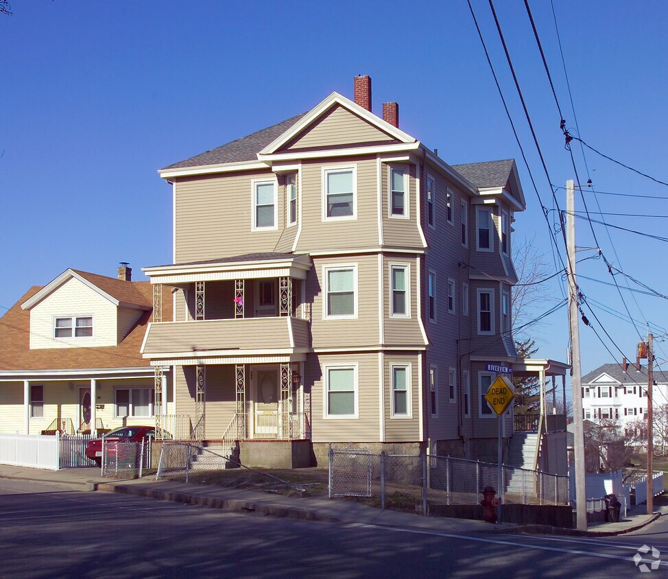Primary Photo - 895 Bay St