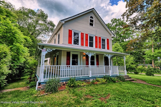 Building Photo - 153 Bross St