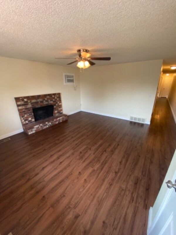 Building Photo - 553 E Crown Ave