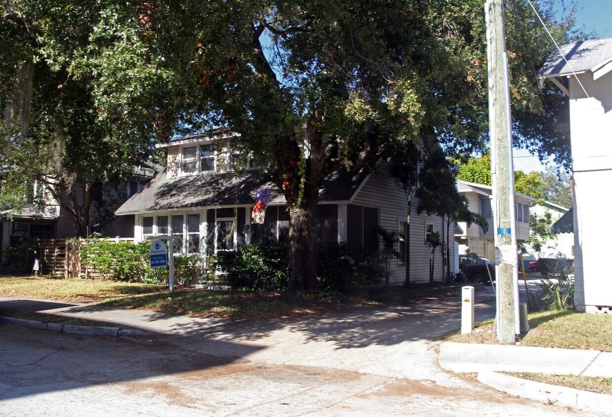 Building Photo - 1051 7th Ave N