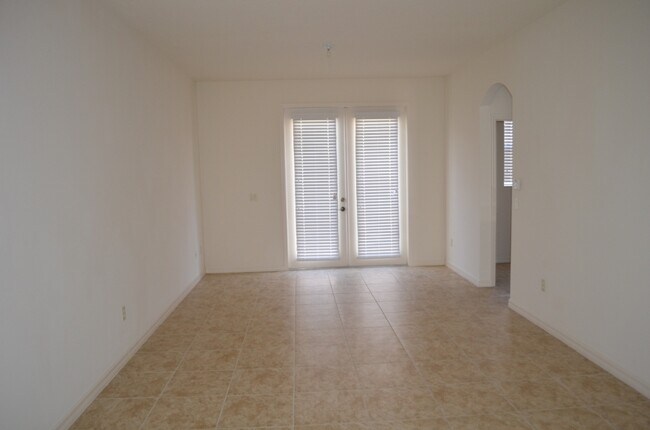 Foto del edificio - 2/2.5 Townhouse with 1/1 Detached Garage Apt and 2-Car Garage in Turtle Creek of Saint Cloud