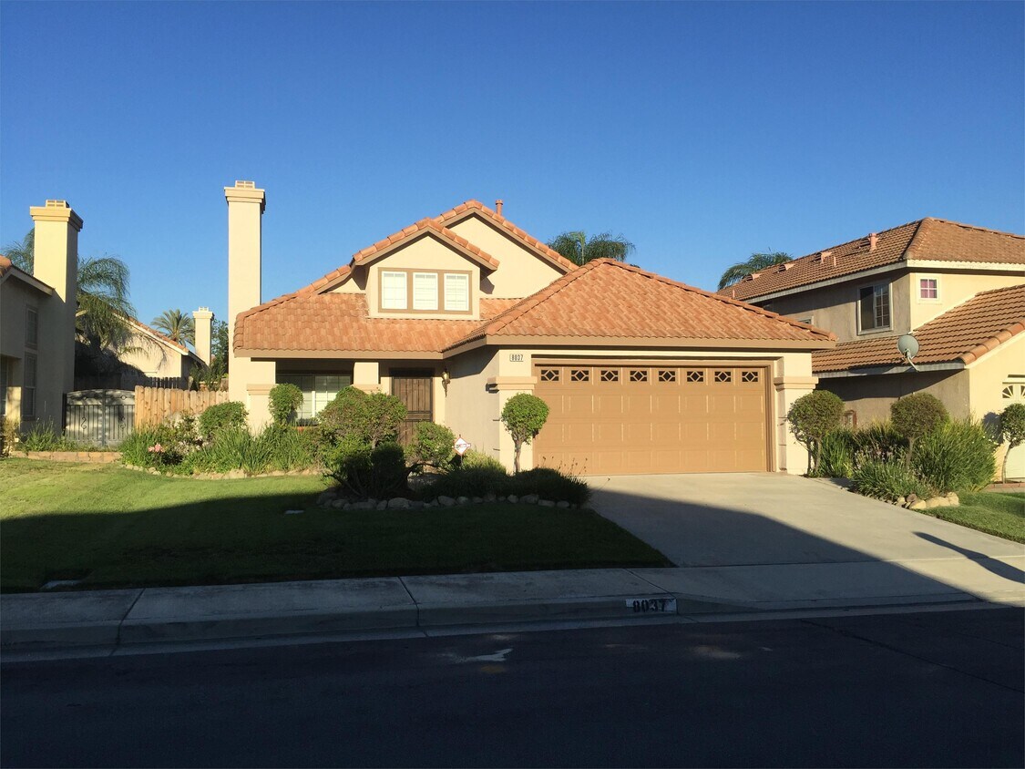 Foto principal - 8037 Palermo St