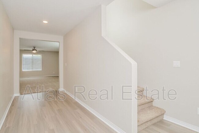 Building Photo - 605 El Gusto Ave