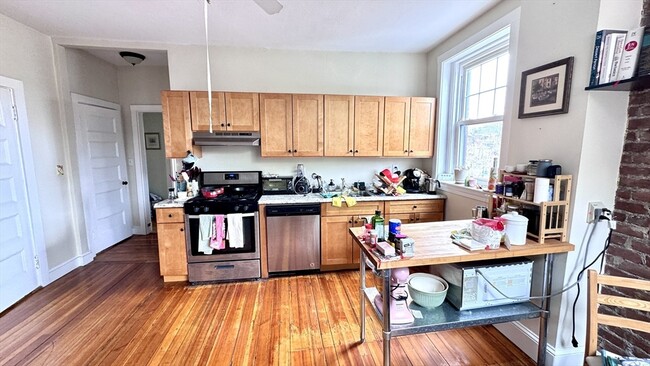 Building Photo - 429 Harvard St