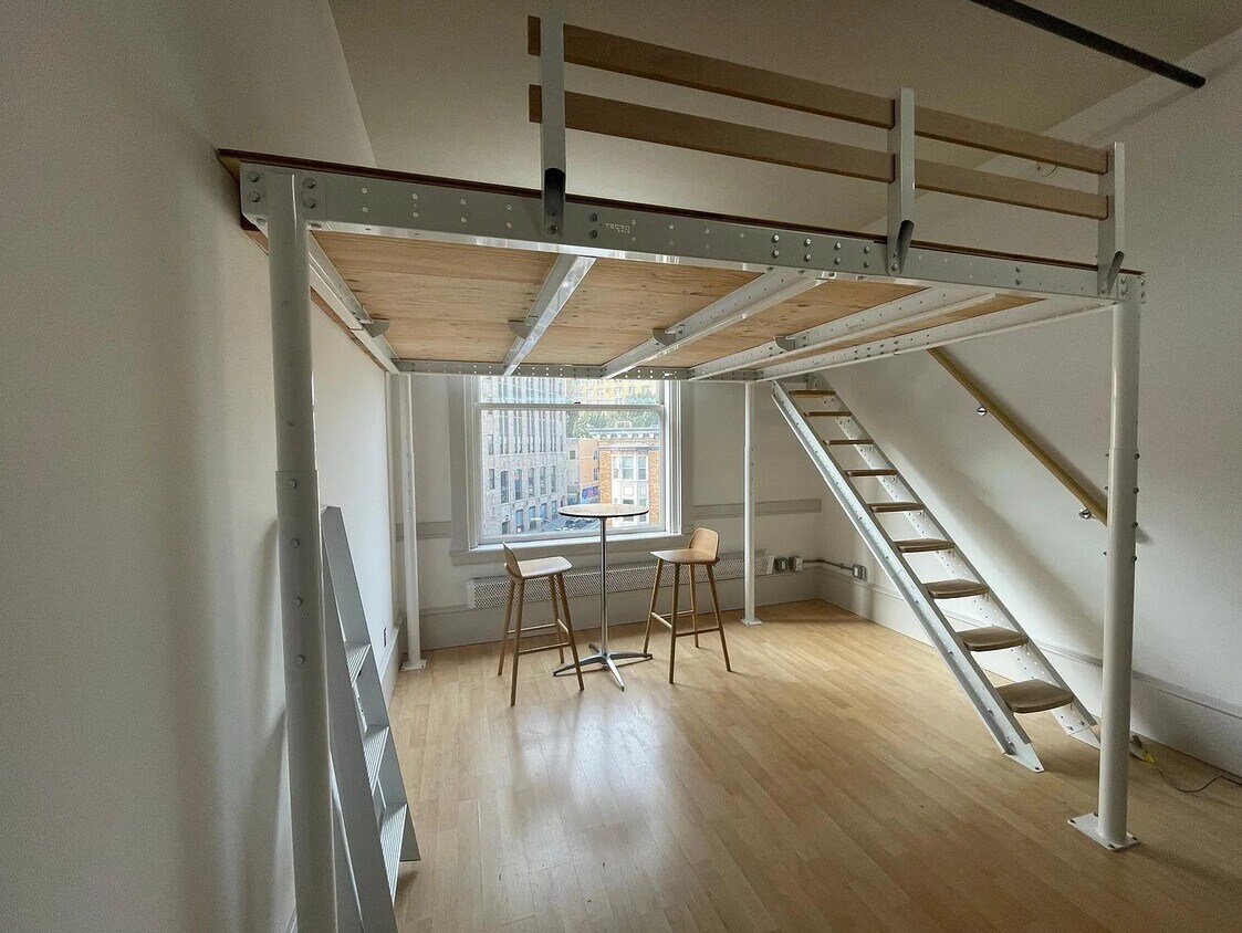 Primary Photo - 83 McAllister St