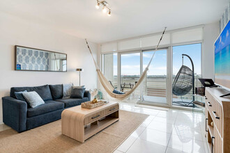 Building Photo - 3256 NE 1st Ave