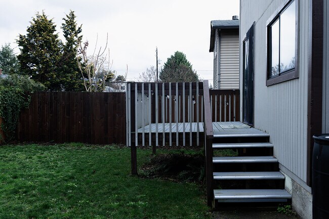 Foto del edificio - 6121 NE Hassalo St