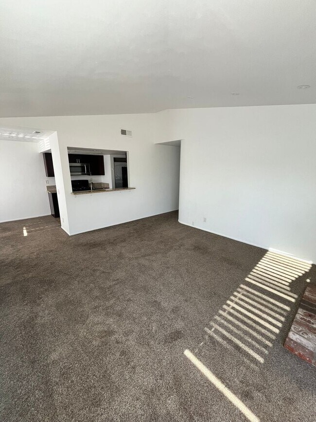 Building Photo - Beautifully Remodeled 2-Bed Condo with Private Patio in Casablanca