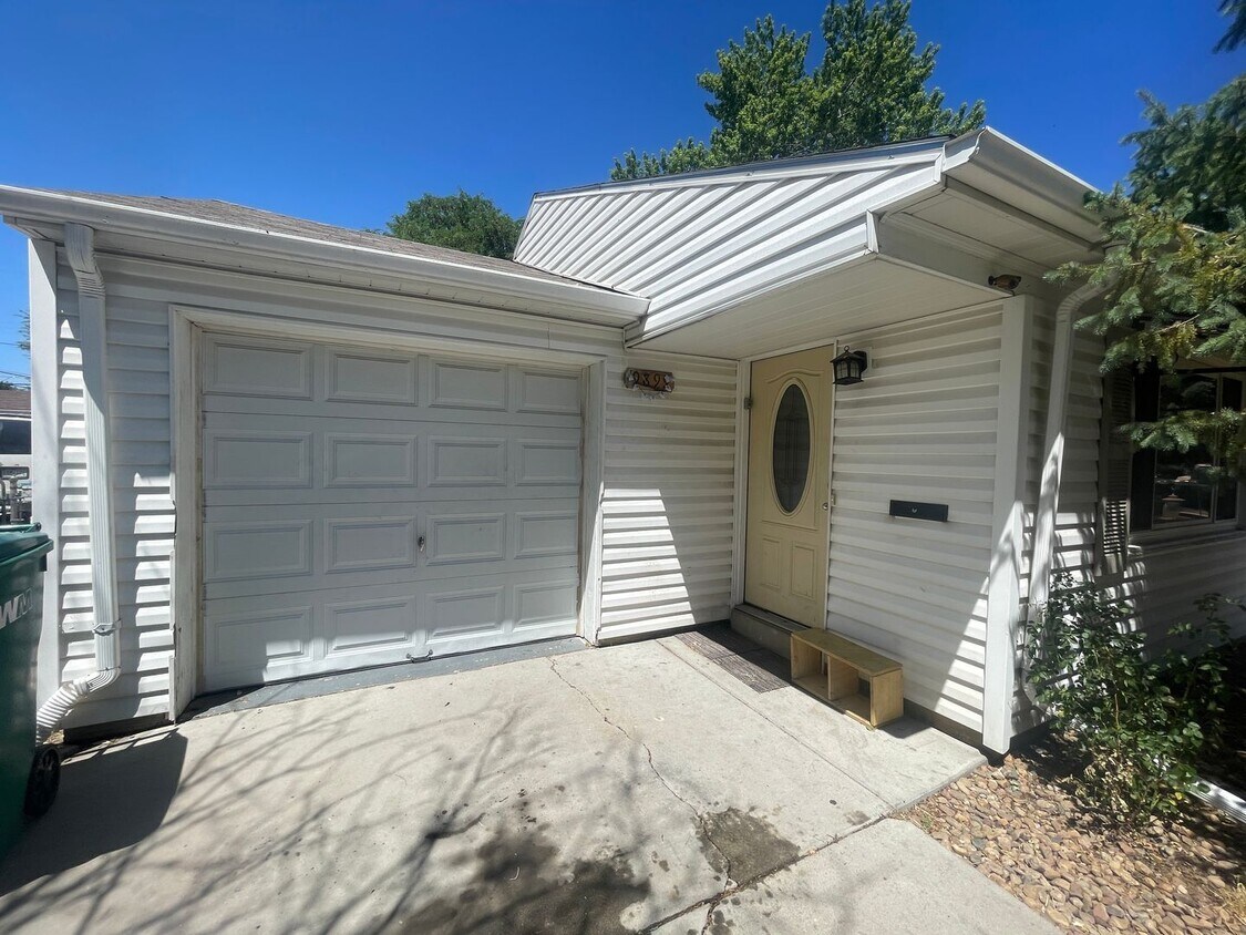 Foto principal - Charming 3 Bedroom Home in Aurora