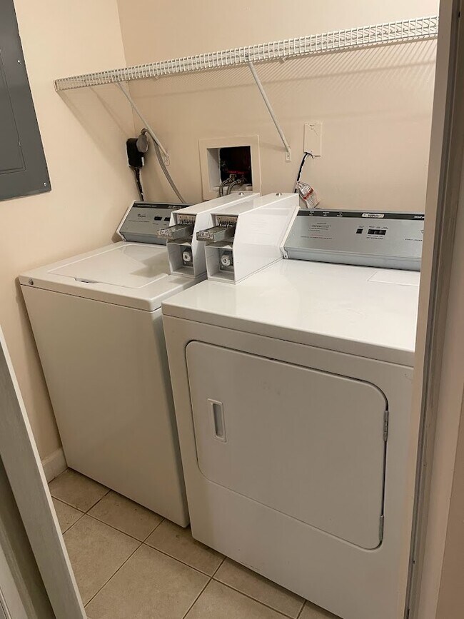 Foto del edificio - 9510 Lawnsberry Ter