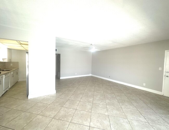 Building Photo - 2735 NE 28th Ct
