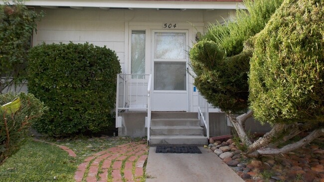 Building Photo - 504 Cherry St
