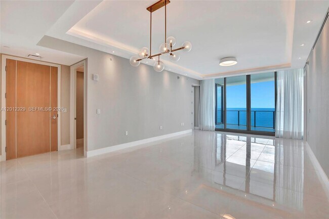 Foto del edificio - 15701 Collins Ave