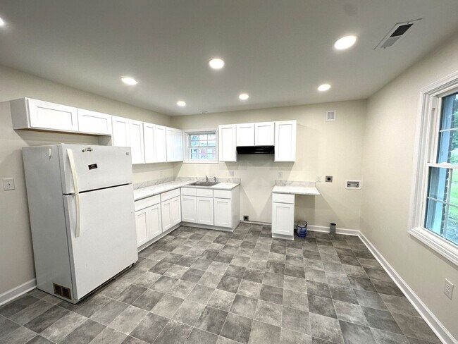 Foto del edificio - Bright & Modern 2BR/1BA - Outside City Limits