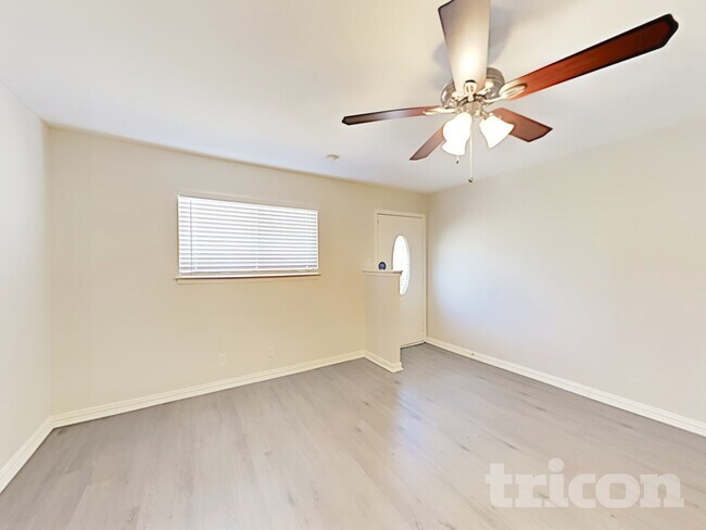 Building Photo - 902 Woodbrook St