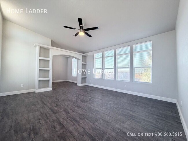 Building Photo - 32567 W Santa Cruz Ave