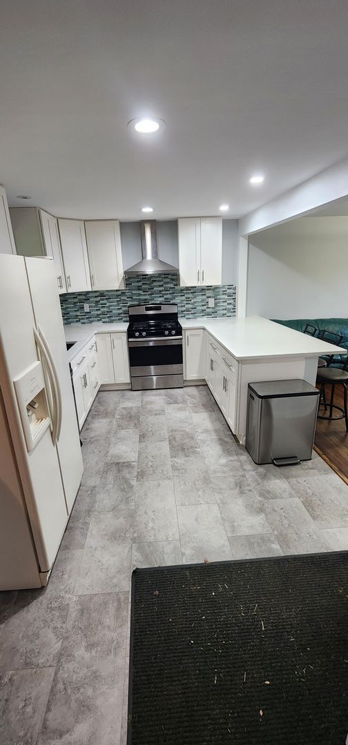 Foto del edificio - Luxury 3-Bedroom, 1-Bathroom House in Broo...