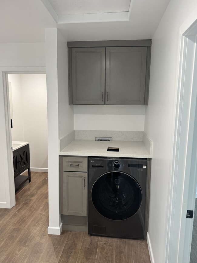 Foto del edificio - 4210 W 119th St