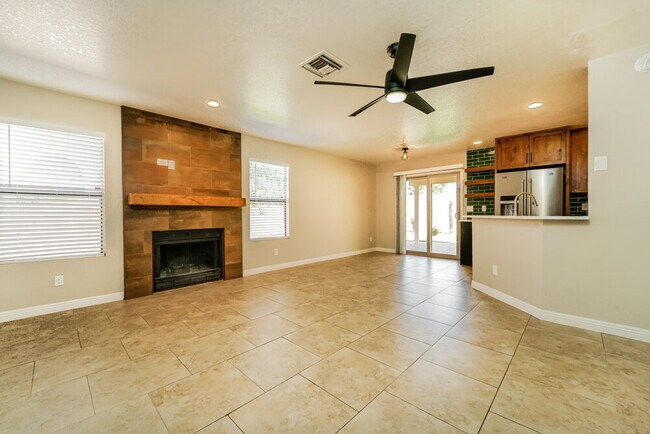 Foto del edificio - 8892 N Lessing Ct