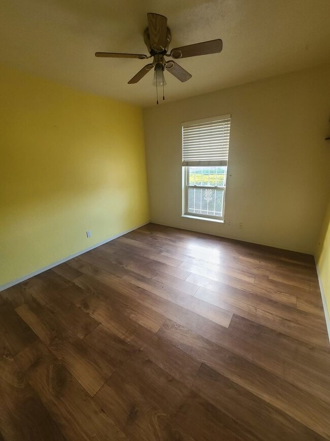 Building Photo - Beautiful 4BR+office home located in acade...