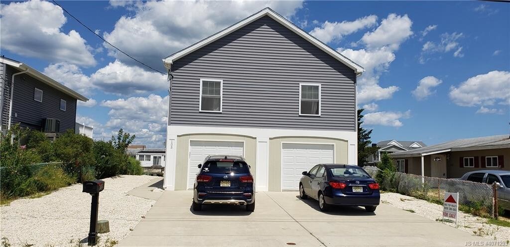 Primary Photo - 105 E Susquehanna Dr