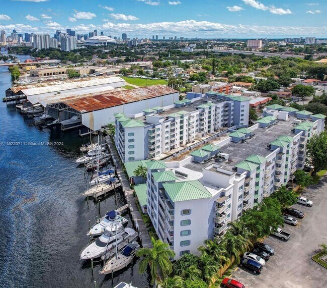 Foto del edificio - 2415 NW 16th Street Rd