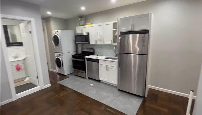 Foto principal - 2 bedroom in BRONX NY 10453