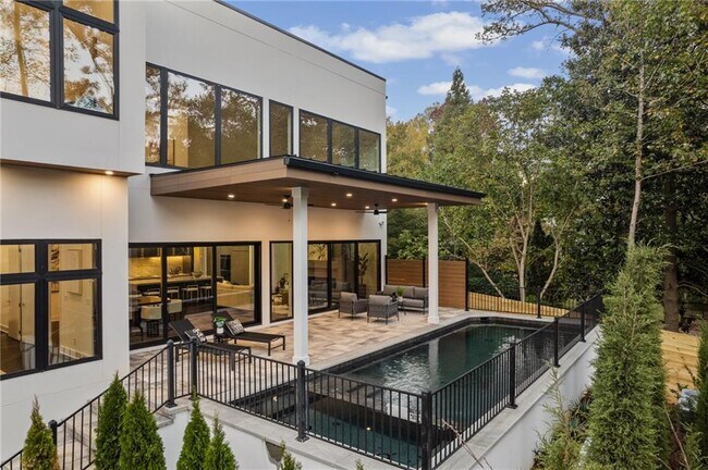 Foto del edificio - 19 Spruell Springs Rd