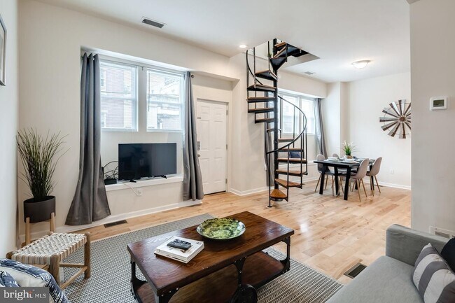 Building Photo - 2061 Kater St